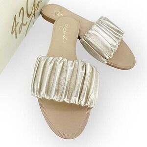 42 Gold by Chinese Laundry NIB Britta Casual Sandal in Metallic Gold - size 8.5‎